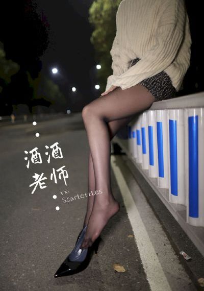老女人擦她毛茸茸的下面电影