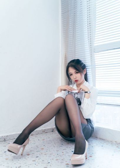 美女毛茸茸的阴户视频