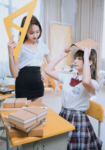公在客厅里吃我的奶涨奶电影