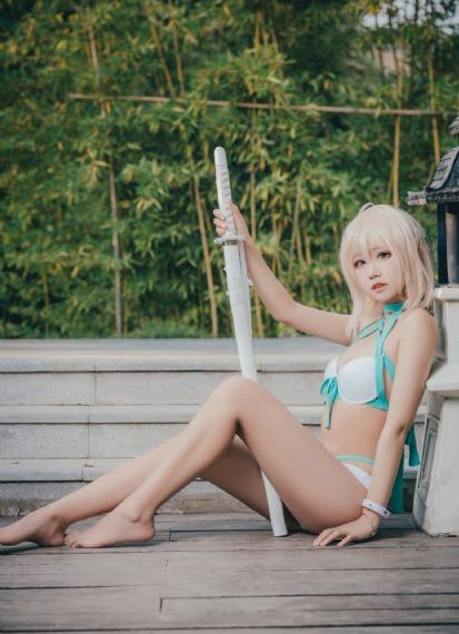 《纵意花丛》
